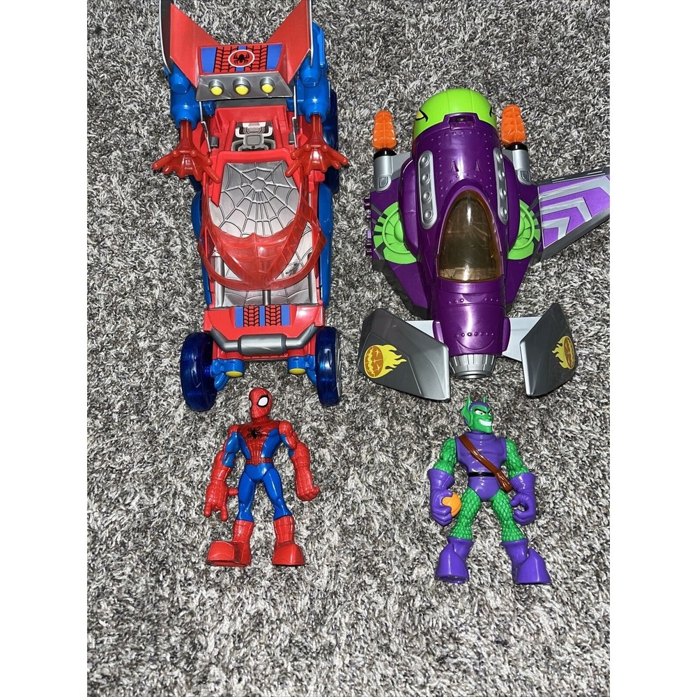 2012 Marvel Hasbro Spiderman And Green Goblin Action Figures And Hovercrafts